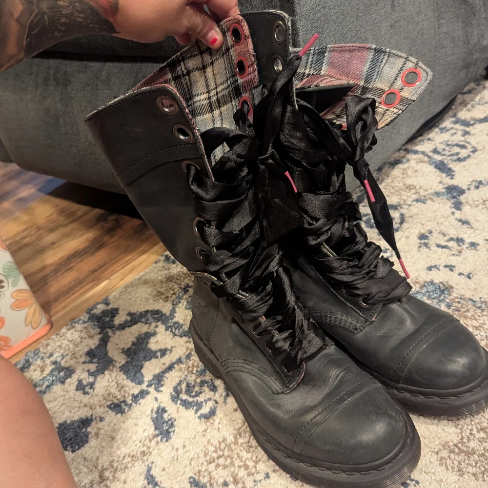 Women's Black Leather Boots - Picture 5 of 6